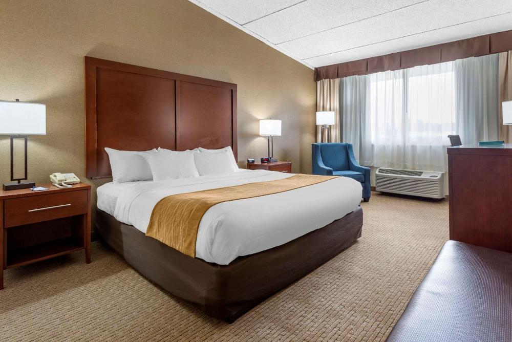 King Room - Non-Smoking interior